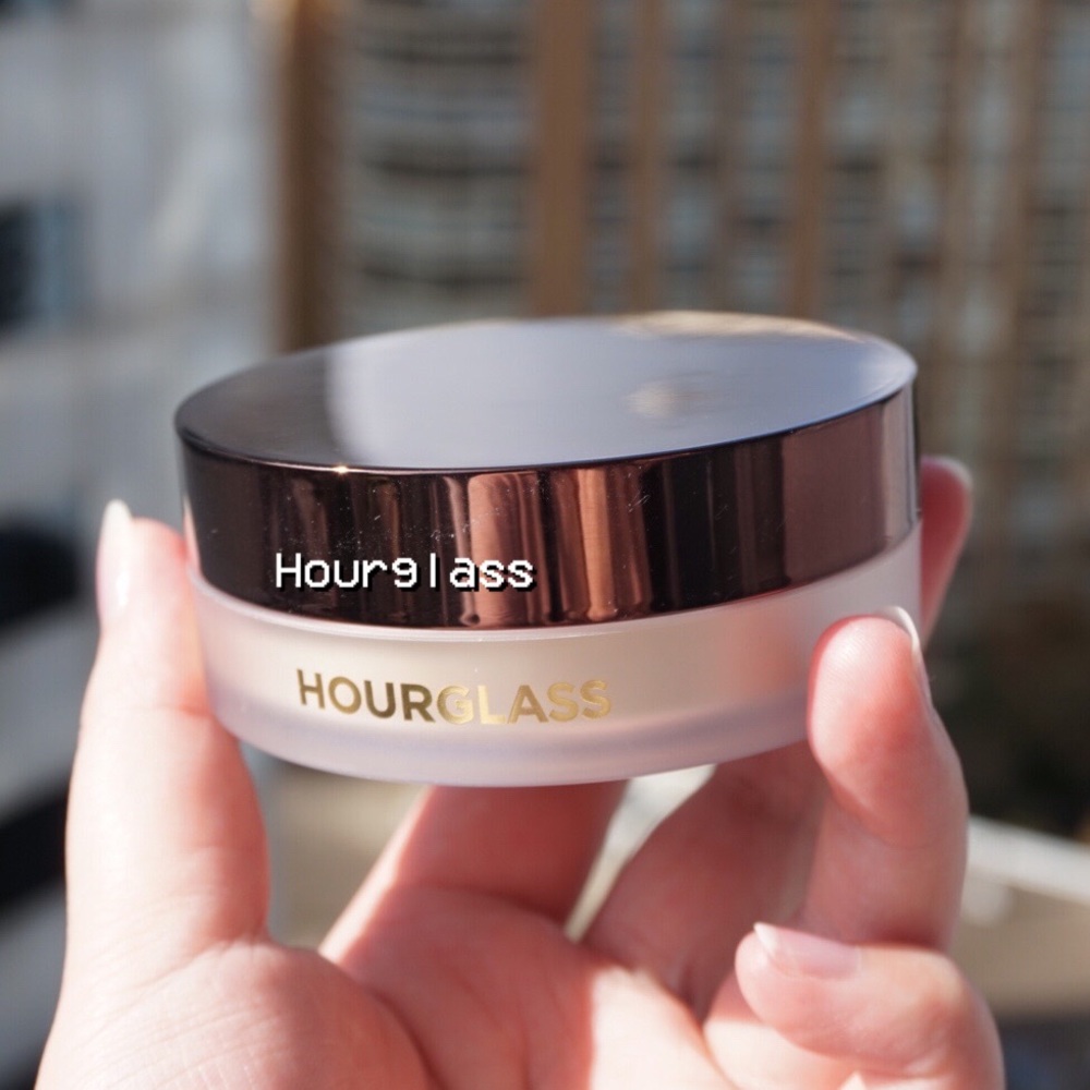 🌿 Hourglass Veil Translucent Setting Powder